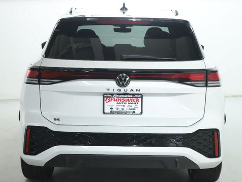 Certified 2026 Volkswagen Tiguan SE R-Line FWD image 44