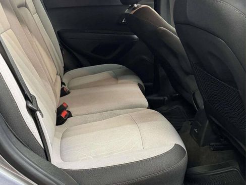 Used 2020 Chevrolet Trax LT FWD image 8