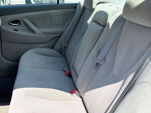 Used 2011 Toyota Camry LE FWD image 18