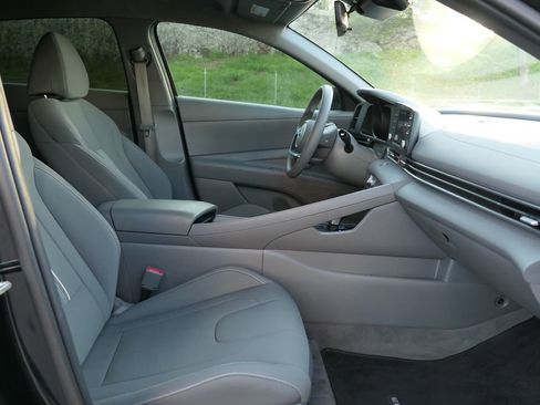 Used 2023 Hyundai Elantra Blue image 25