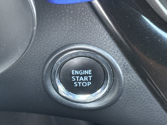 Used 2020 Toyota C-HR XLE FWD image 23