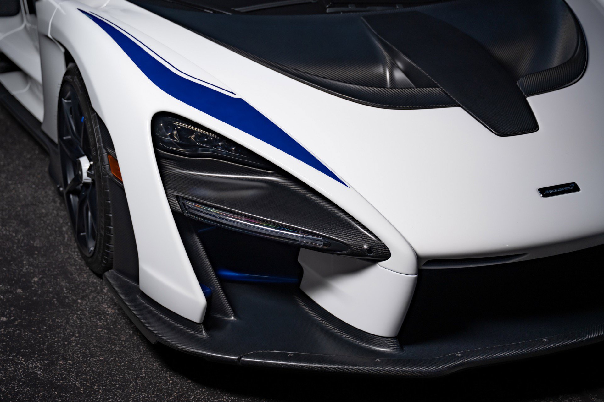 Used 2019 McLaren Senna RWD image 45