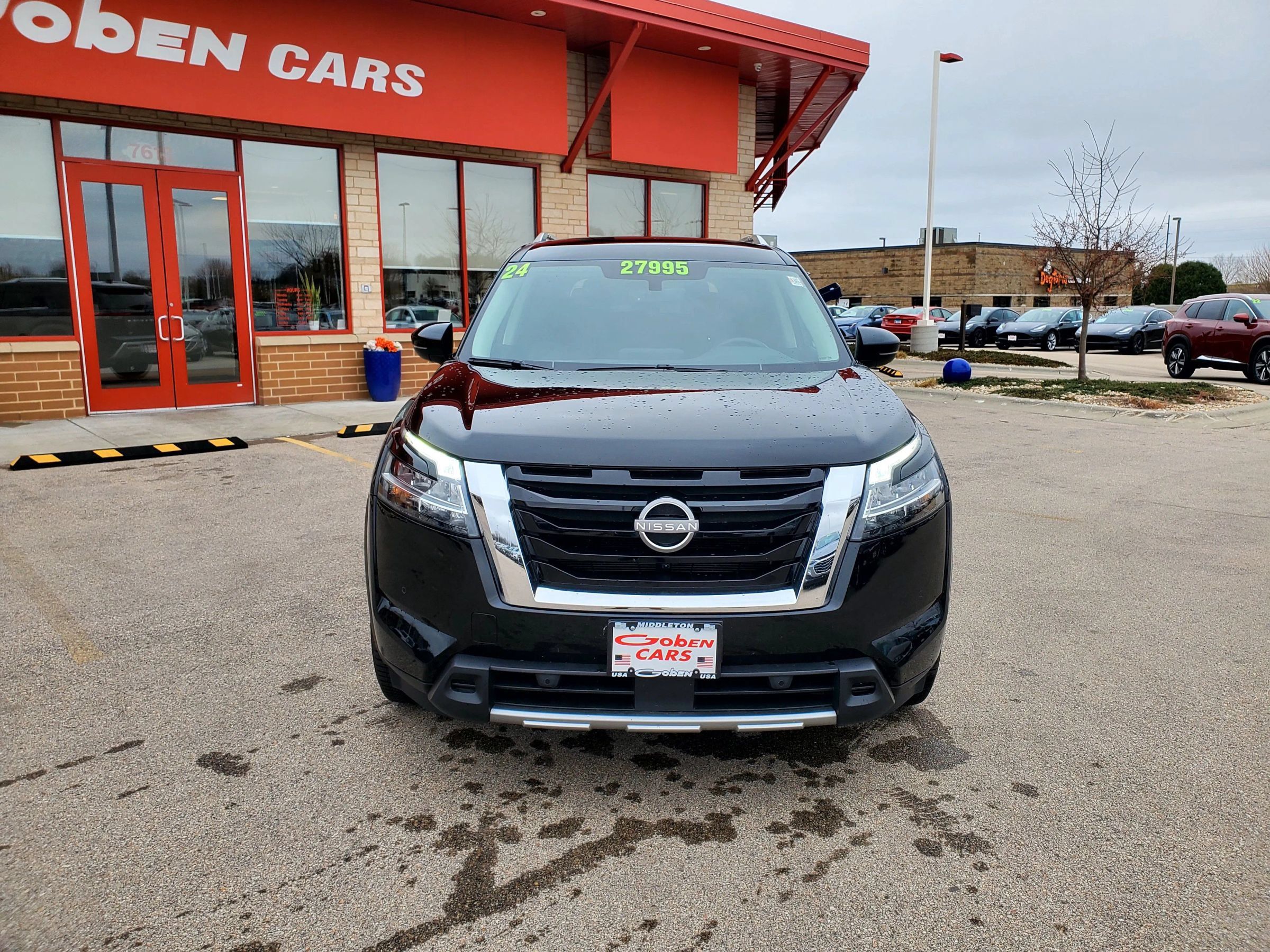 Used 2024 Nissan Pathfinder SL w/ Cargo Package FWD image 2