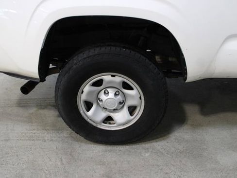 Used 2020 Toyota Tacoma SR AWD/4WD image 32