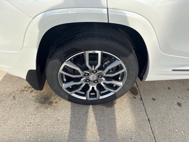 Certified 2022 GMC Terrain Denali w/ Denali Premium Package AWD/4WD image 7