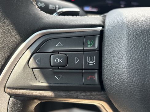 Used 2024 Jeep Grand Cherokee L Limited RWD image 23