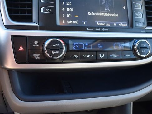 Used 2017 Toyota Highlander XLE image 35