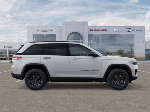 New 2025 Jeep Grand Cherokee Altitude image 21