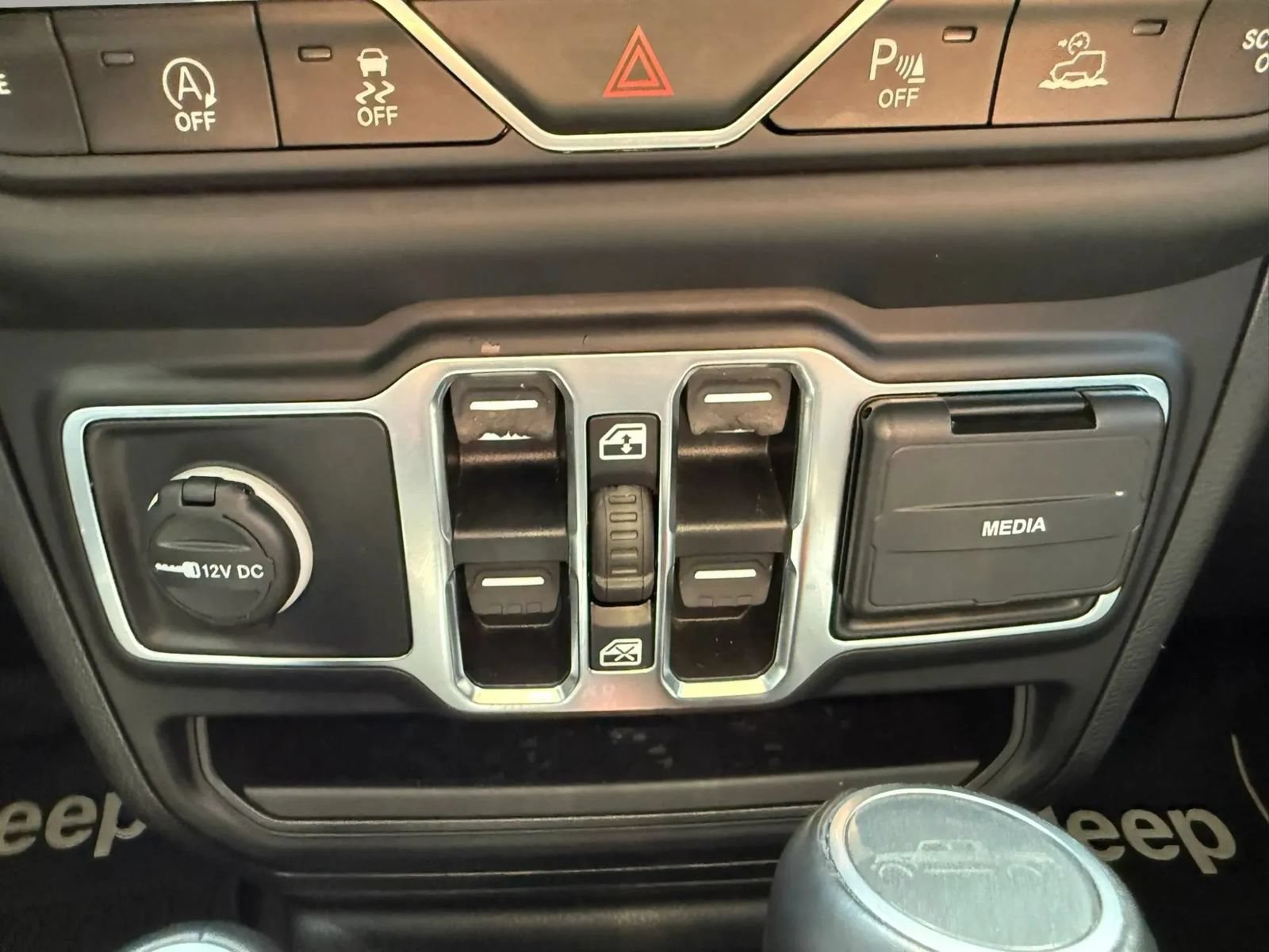 Used 2021 Jeep Gladiator Overland AWD/4WD image 23