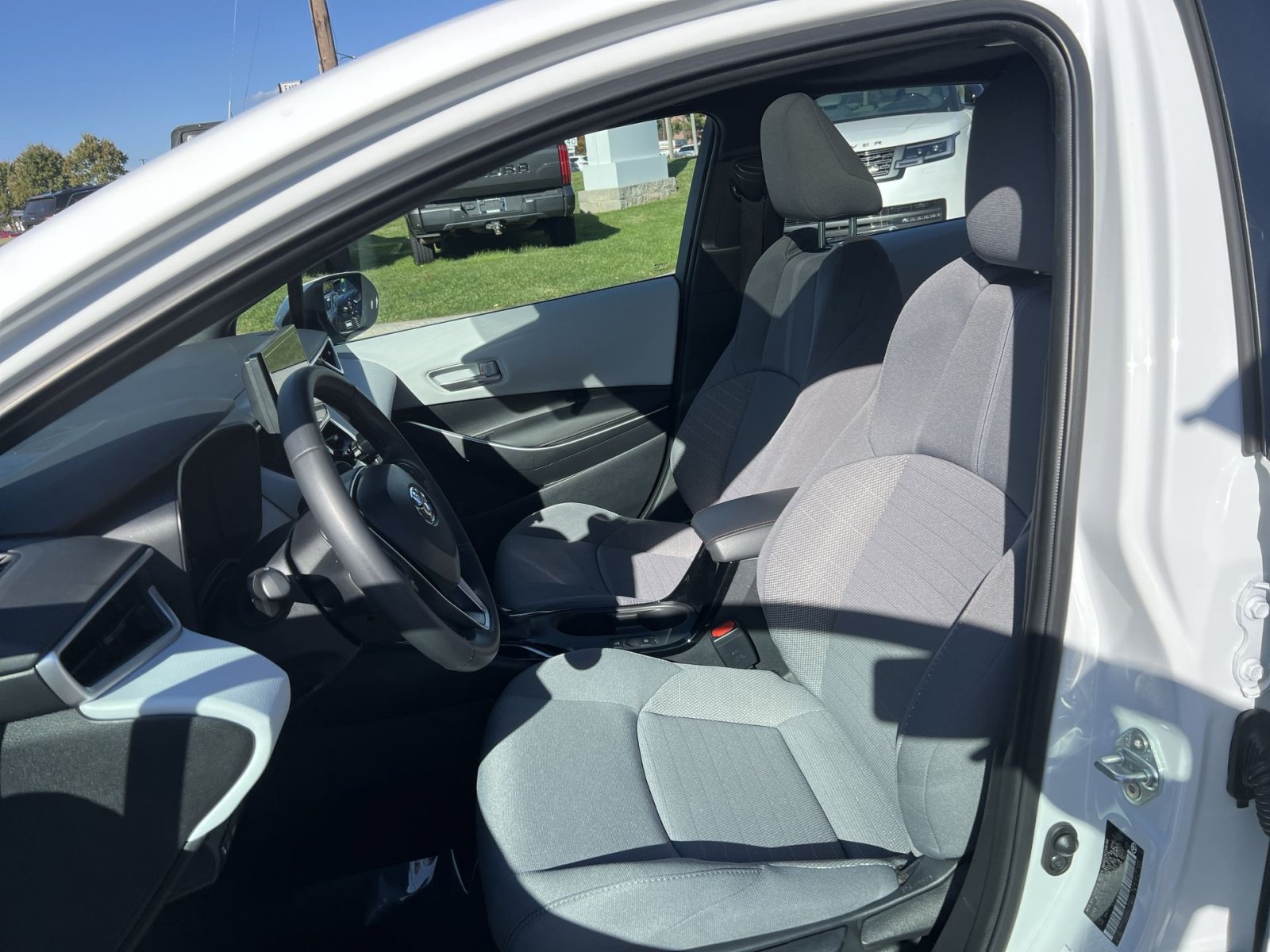 Used 2024 Toyota Corolla SE w/ SE Premium Package FWD image 13