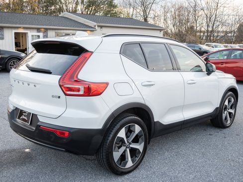 Used 2023 Volvo XC40 B5 Plus image 11