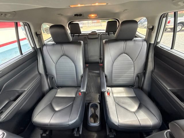 Used 2023 Toyota Highlander XLE FWD image 16