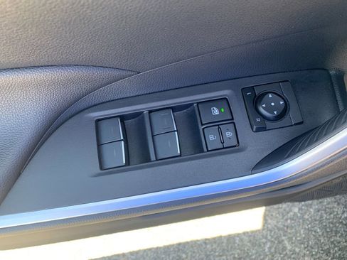 Used 2025 Toyota RAV4 XLE image 13