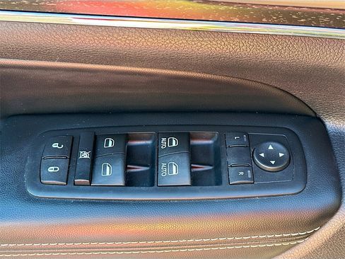 Used 2016 Jeep Grand Cherokee Limited w/ Trailer Tow Group IV image 17