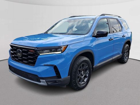 Certified 2024 Honda Pilot TrailSport image 4