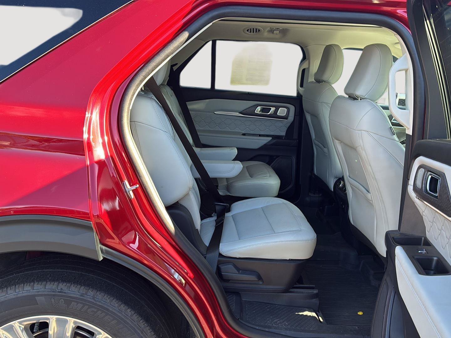 Used 2025 Ford Explorer Platinum w/ LUX Leather Package AWD/4WD image 16