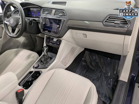 Used 2022 Volkswagen Tiguan SE w/ Panoramic Sunroof Package AWD/4WD image 31