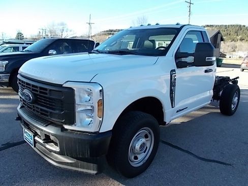 Used 2023 Ford F350 XL AWD/4WD image 3