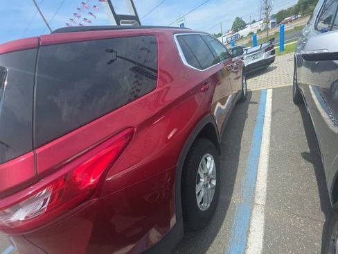 Used 2019 Chevrolet Traverse LT FWD image 4