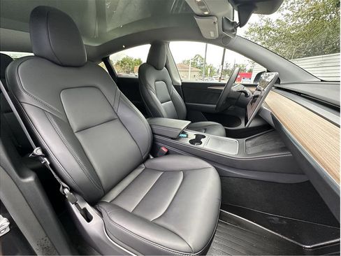 Used 2025 Tesla Model Y Long Range AWD/4WD image 4