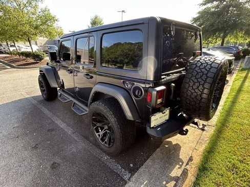 Used 2024 Jeep Wrangler Unlimited Sport AWD/4WD image 3