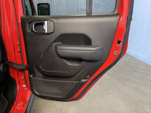 Used 2024 Jeep Gladiator Rubicon w/ Technology Group image 33