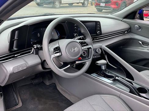 Used 2024 Hyundai Elantra SE image 16