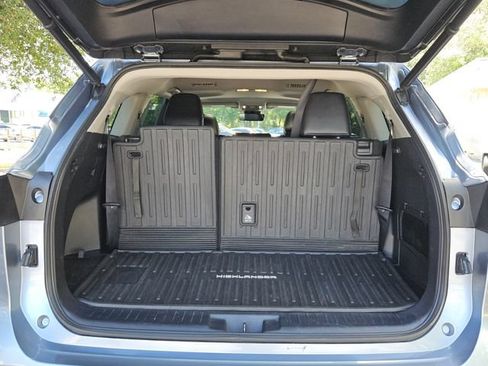 Used 2021 Toyota Highlander XLE FWD image 13