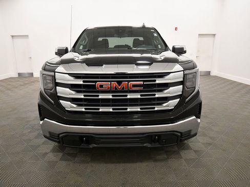 Used 2022 GMC Sierra 1500 SLE w/ X31 Off-Road Package AWD/4WD image 11