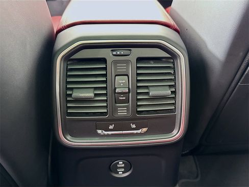 Used 2025 Porsche Macan image 28