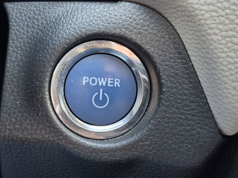 Certified 2022 Toyota RAV4 XLE AWD/4WD image 32