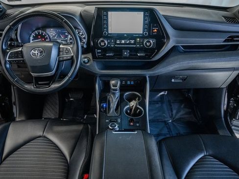 Used 2022 Toyota Highlander XSE image 20