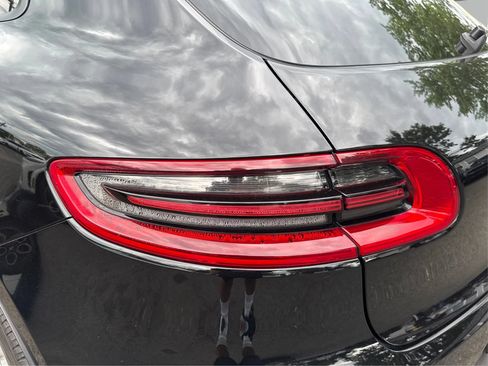 Used 2018 Porsche Macan Sport Edition AWD/4WD image 26