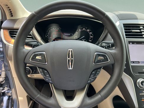 Used 2018 Lincoln MKC Select w/ Select Plus Package FWD image 10