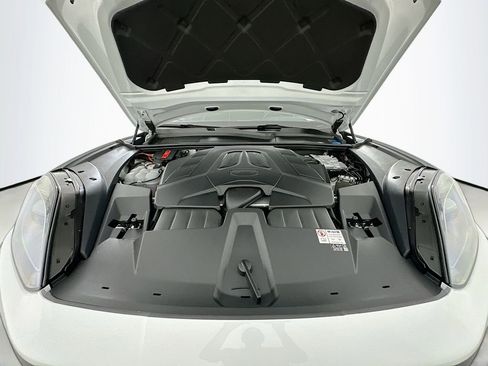 Certified 2024 Porsche Cayenne AWD/4WD image 32
