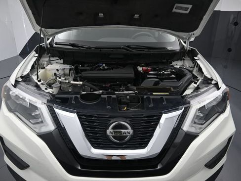 Used 2020 Nissan Rogue S FWD image 27