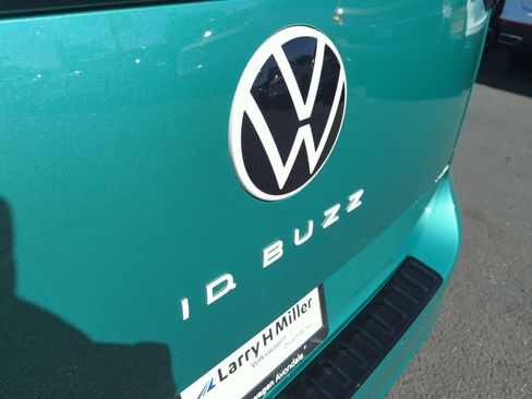 New 2025 Volkswagen ID. Buzz Pro S Plus image 22