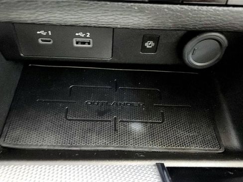 Used 2025 Mitsubishi Outlander SEL image 37