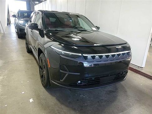 Used 2024 Jeep Wagoneer Launch Edition image 2