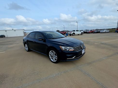Used 2019 Volkswagen Passat 2.0T Wolfsburg w/ Wheels & Sunroof Package image 4
