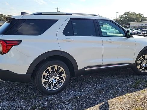 New 2026 Ford Explorer Platinum image 8