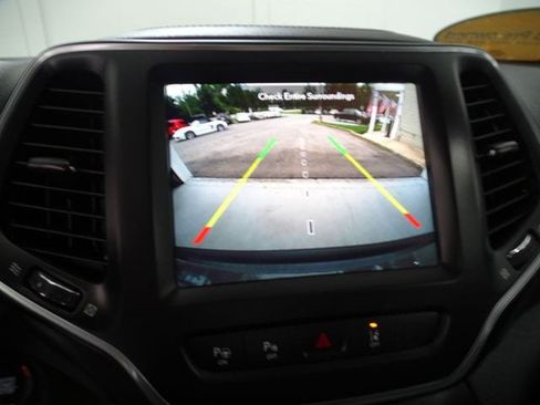 Certified 2023 Jeep Cherokee Altitude Lux w/ Lux Elite Package AWD/4WD image 17
