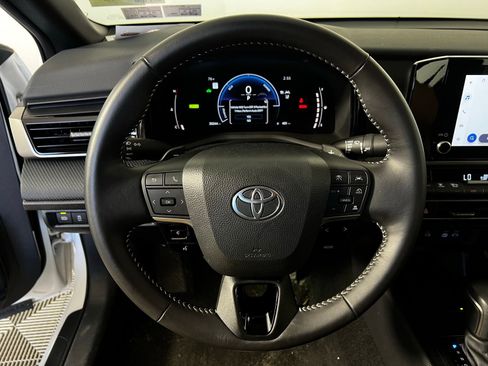 Certified 2025 Toyota Camry SE image 9
