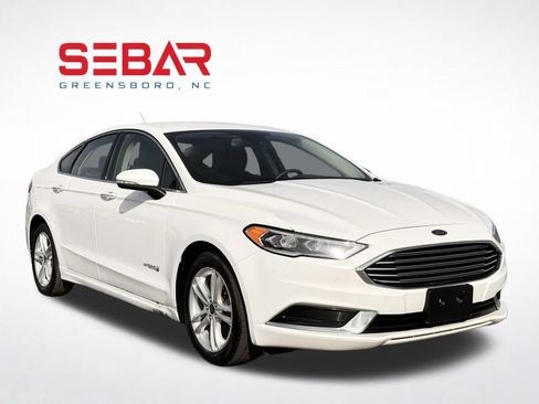 Used 2018 Ford Fusion SE w/ Equipment Group 602A FWD image 3