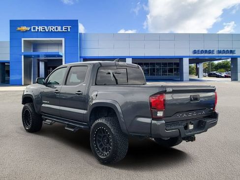 Used 2022 Toyota Tacoma SR5 w/ Technology Package RWD image 3