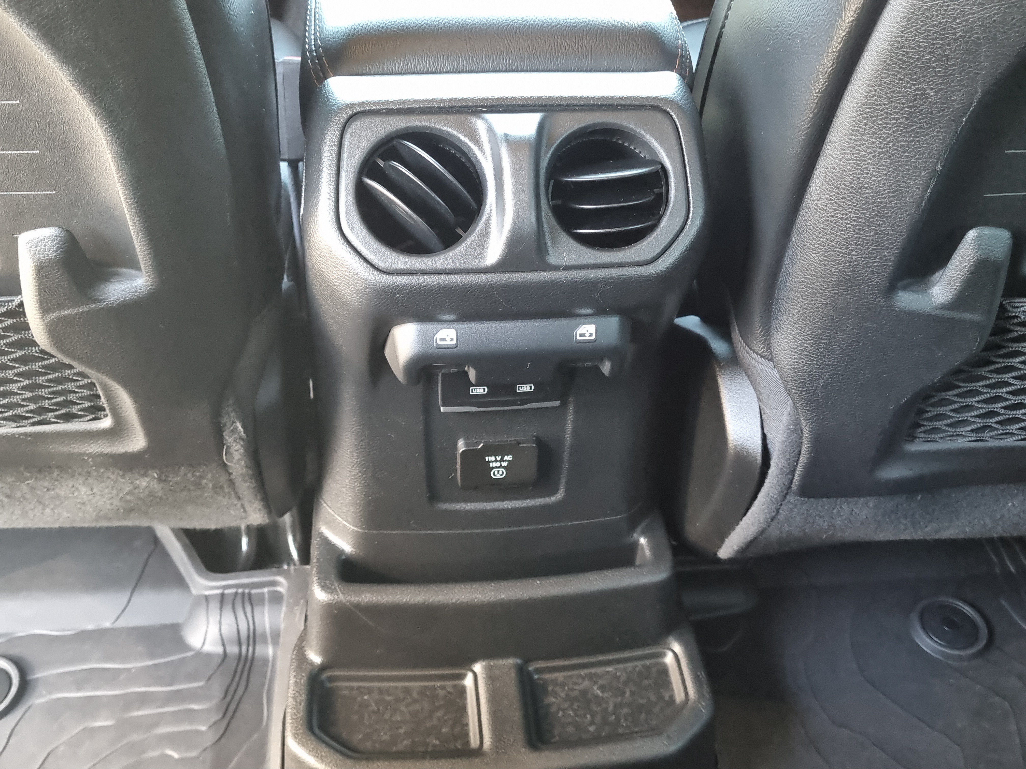 Used 2022 Jeep Wrangler Unlimited Rubicon w/ Trailer Tow Package AWD/4WD image 17