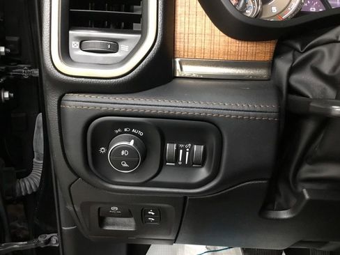Used 2022 RAM 1500 Limited image 10