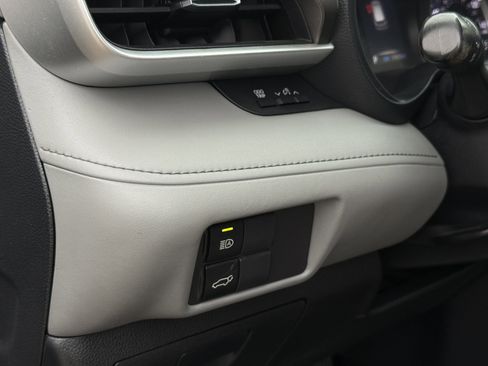 Used 2022 Toyota Highlander LE image 27