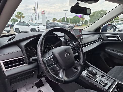 Used 2024 Mitsubishi Outlander SE AWD/4WD image 15