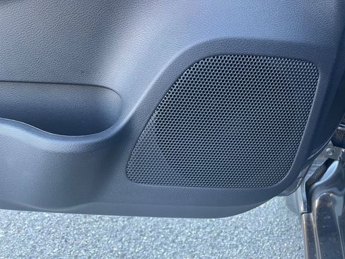 New 2025 Nissan Versa SR w/ Trunk Package image 13